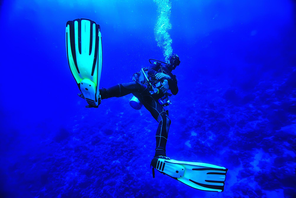 divers-underwater-depth-blue-sea-background